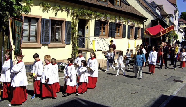 Am Sonntag fhrte die Prozession zum U...an ist jedes Jahr mit dabei (rechts).   | Foto: Hans Sigmund