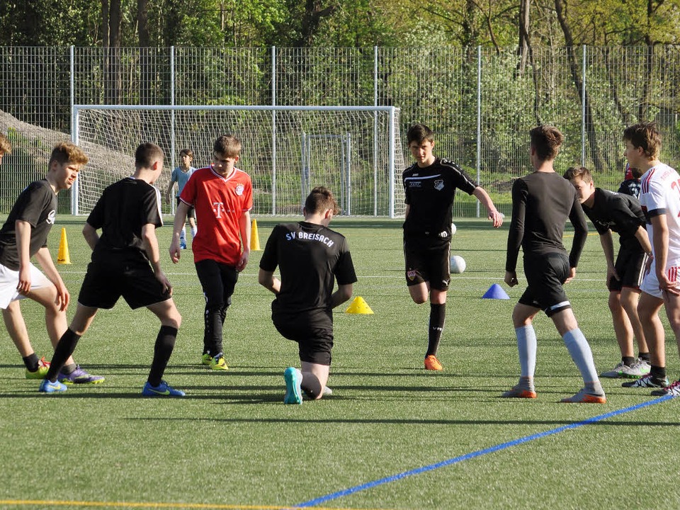 In Sportvereinen gelingt die Integrati...ld zeigt das Training des SV Breisach.  | Foto: Kai Kricheldorff