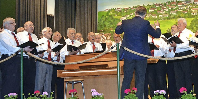 Singgemeinschaft au Mnnerchor Grenzac...r Leitung von Dirigent Martin Grzelak   | Foto: Danielle Hirschberger