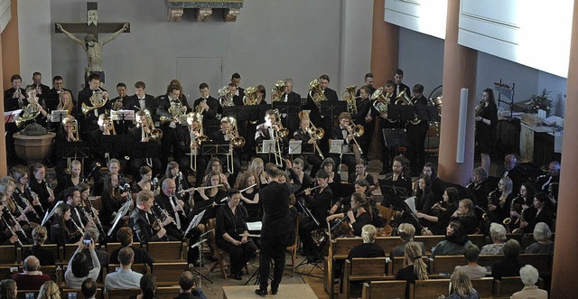 Der Musikverein Wollbach und das Verba...en mit einem anspruchsvollen Programm.  | Foto: Regine ounas-Krusel