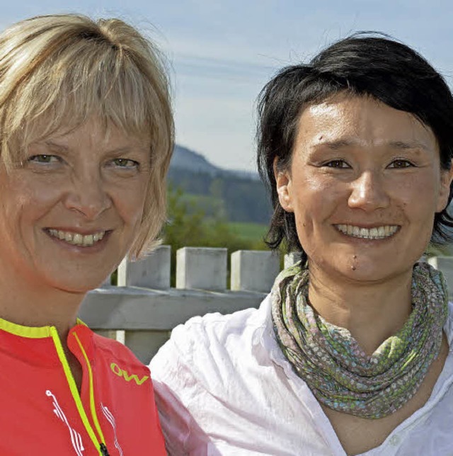 Bewegungsexpertin Anke Faller (links) ...thlon-Weltmeisterin Simone Hauswald.    | Foto: G. Lck