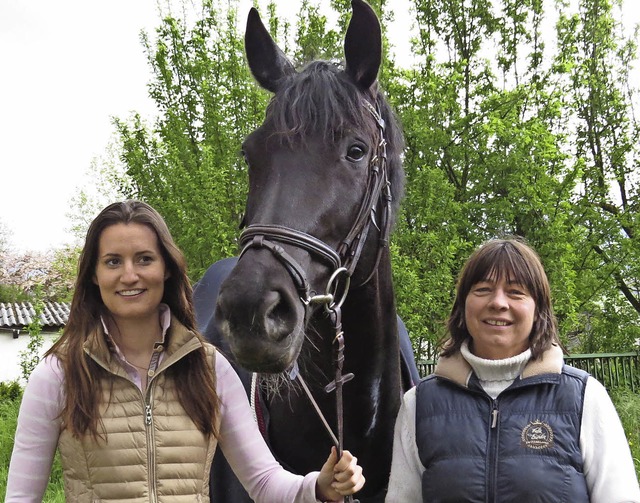 Rebecca Siller (links) und Birgit Herm...er die guten Zuwchse im Reiterverein.  | Foto: privat