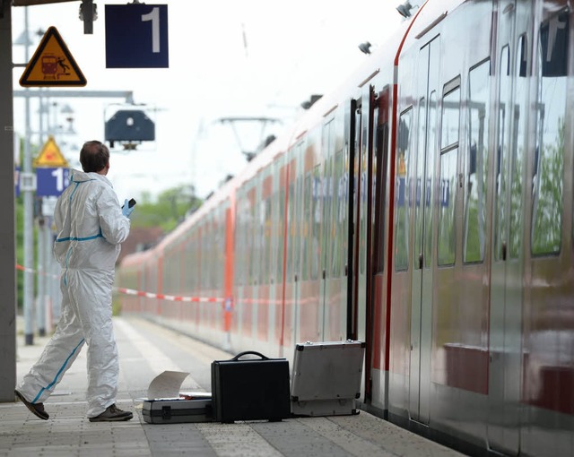 Spurensicherung am Grafinger Bahnhof.  | Foto: dpa