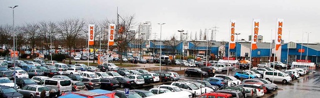 berfllte Parkpltze gab es bereits b...g des neuen Fachmarktzentrums im Mrz.  | Foto: Heidi Foessel