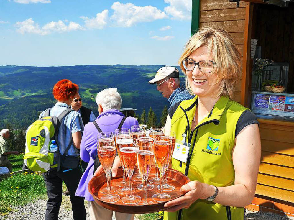 Ein Gipfeltreffen der Wanderfreunde bei Kaiserwetter auf dem Hrnleberg