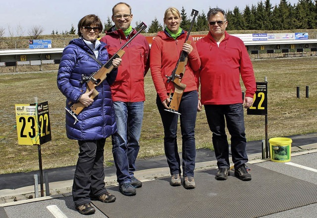 An der Biathlon-Anlage in Oberwiesenth...-Haas und Willy Heitzmann (von links).  | Foto: Landratsamt