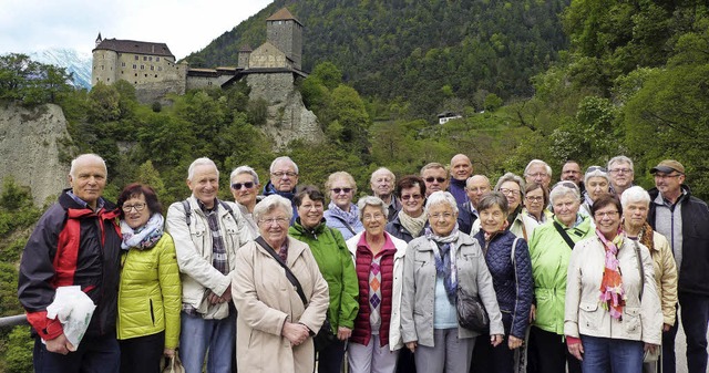 <BZ-FotoAnlauf>Bildungswerk: </BZ-Foto...cher Bildungswerks vor  Schloss Tirol   | Foto: Privat