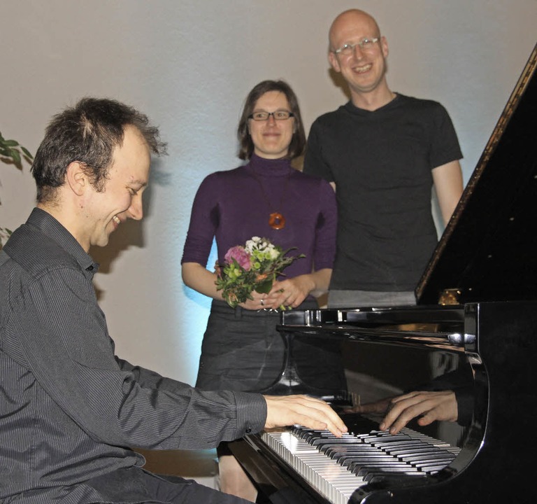 Pianist Bogdan Vaida whrend des Konze...rgrund Ireen Hammes mit Ehemann Dirk.   | Foto: Frowalt Janzer