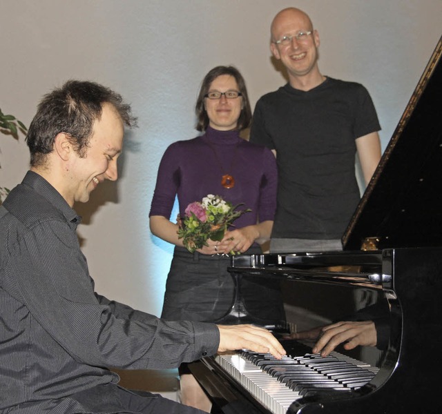 Pianist Bogdan Vaida whrend des Konze...rgrund Ireen Hammes mit Ehemann Dirk.   | Foto: Frowalt Janzer