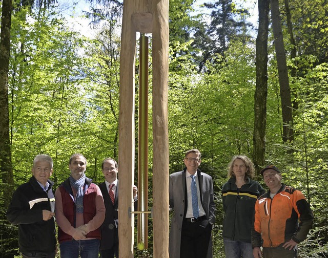 Freuen sich ber die neuen Klnge im W... Peter und Waldarbeiter Harald Scherr   | Foto: Markus Maier