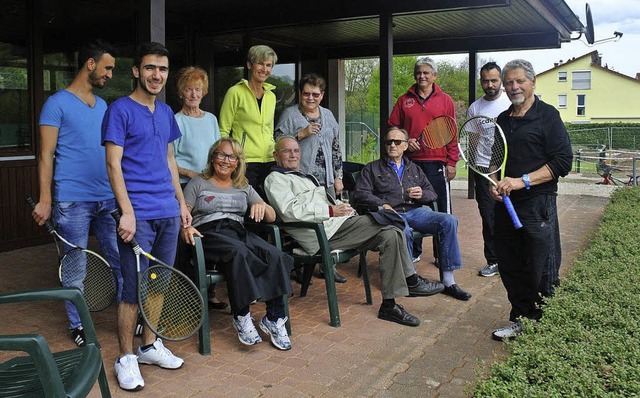 Der Tennisclub Maulburg hat die Saison...uch zwei neue  Mitspieler aus Syrien.   | Foto: Privat