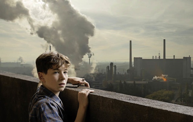 Schne Aussicht: Julian (Oscar Brose) ...im Blick, sondern das Nachbarsmdchen.  | Foto: slama