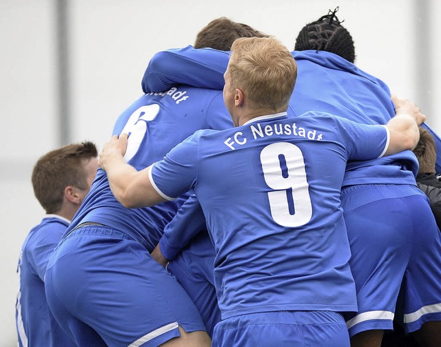 Endet das letzte Saisonheimspiel der N...r Fuballer in einem blauen Jubelberg?  | Foto: Patrick Seeger