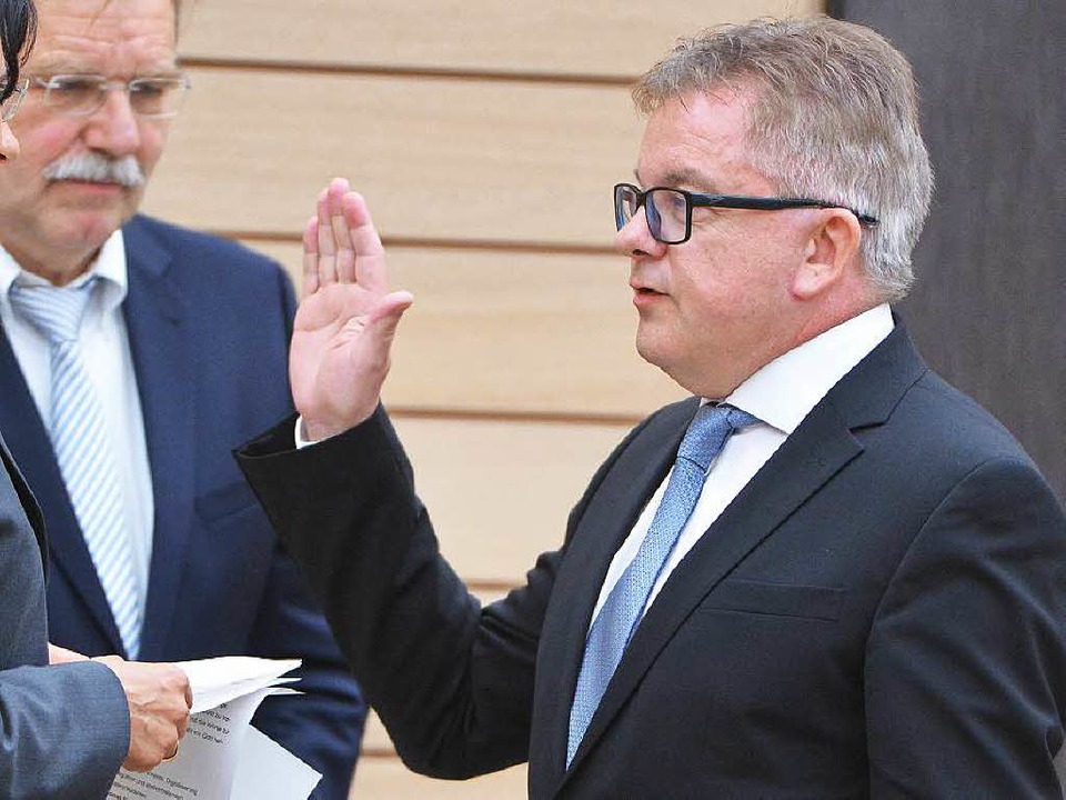 Guido Wolf wird als neuer Justiz &#8211; und Tourismusminister vereidigt.  | Foto: dpa