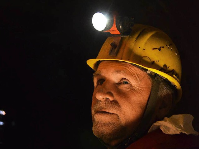 Ohne seine Lampe knnte Vinzenz Hensle im Kanal nichts sehen.  | Foto: Sophia Hesser