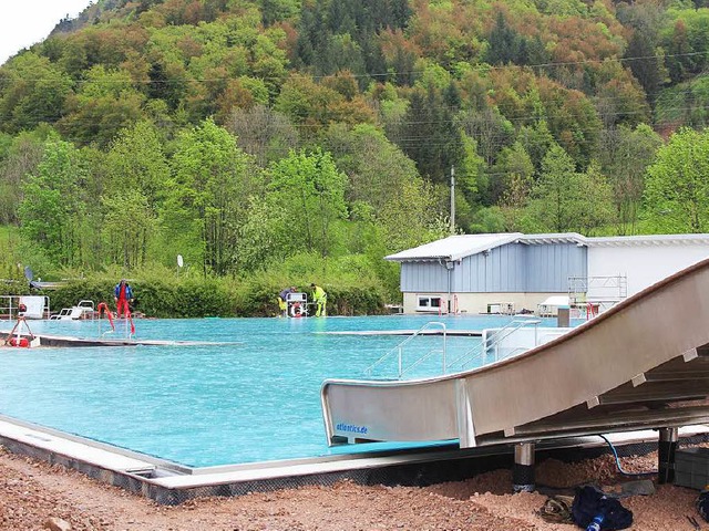 Das neue Schnauer Schwimmbad wird erst am 4. Juni erffnet  | Foto: Hermann Jacob