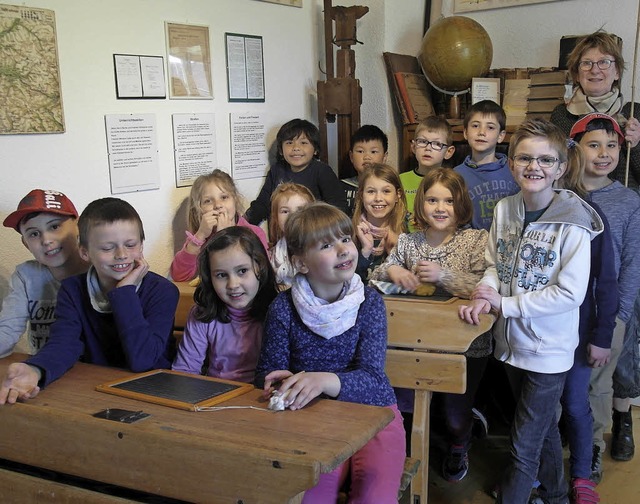 Die Klasse 2b mit ihrer Lehrerin Karin Manger  | Foto: Gottfried Blansche