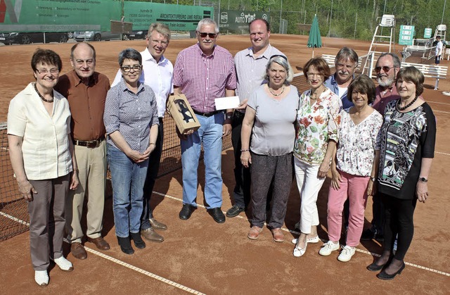 Langjhrige Mitglieder, darunter auch ...urtstag des Gottenheimer Tennisclubs.   | Foto: Schneberg