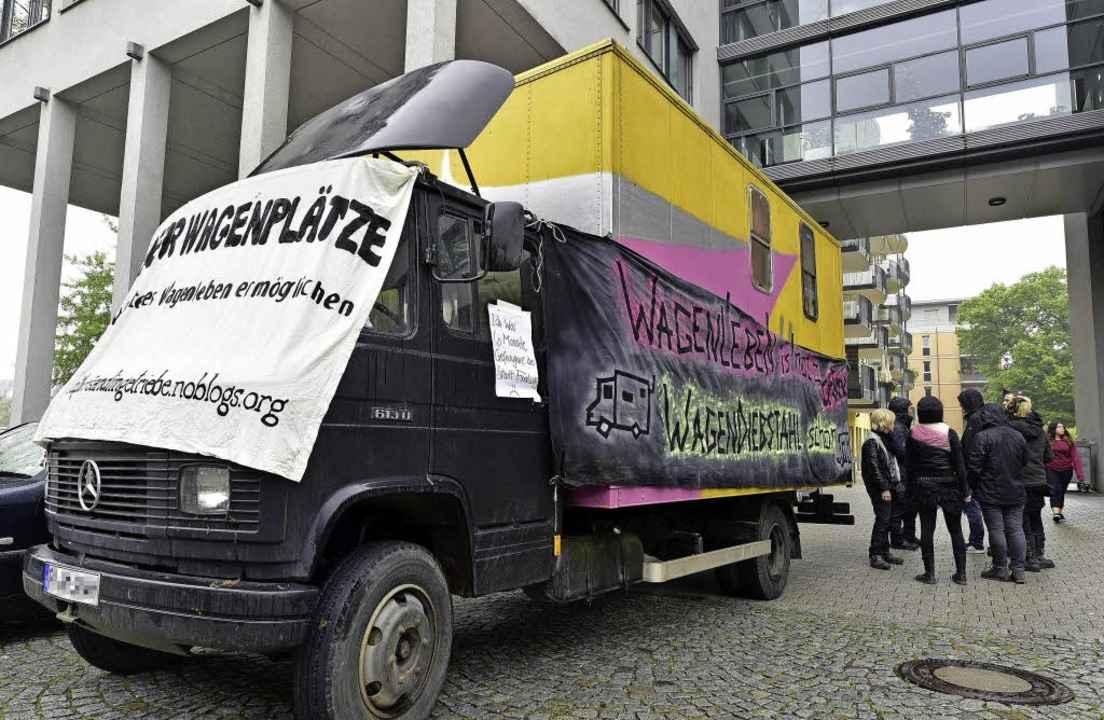 Vor dem Verwaltungsgericht haben die Wagenburgler demonstriert.   | Foto: Thomas Kunz