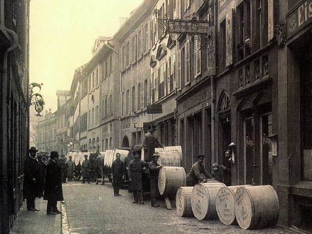 In den 1920er Jahren wurden die Papier...eutigen Markthalle die Druckmaschinen.  | Foto: Poppen und Ortmann