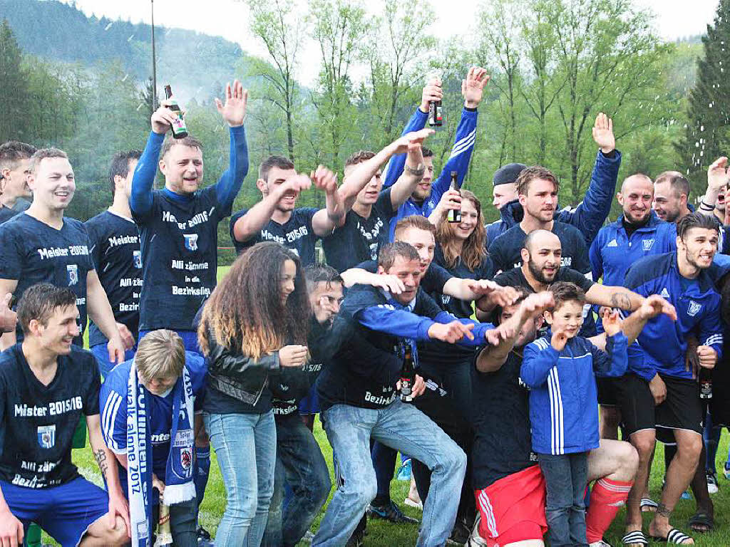 Grenzenloser Jubel bei der SpVgg Brennet-flingen ber den Aufstieg in die Bezirksliga.