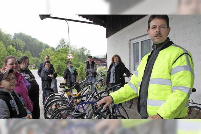 Stadt macht aus schrottreifen Fahrrdern Geld