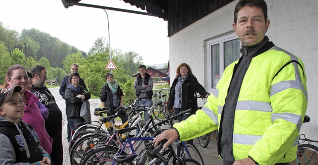 Werner Grether ist als Auktionator inz...kommt beinahe alles unter den Hammer.   | Foto: Jrn Kerckhoff