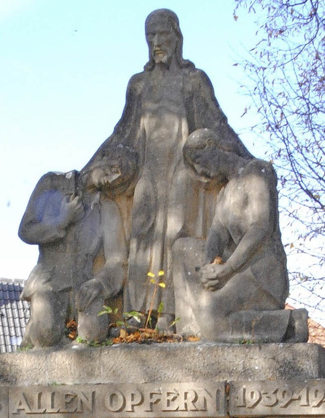 Diese Figurengruppe auf dem Gottenheimer Mahnmal  soll erneuert werden.  | Foto: manfred frietsch
