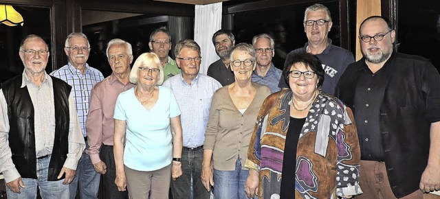 Vorstandsmitglieder und Dirigent des MGV Kollnau.   | Foto: Sredniawa