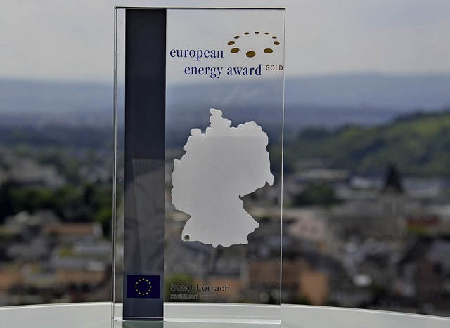Darum geht es: Der European Energy Award an seinem Fensterplatz im Rathaus.   | Foto: Nikola Vogt