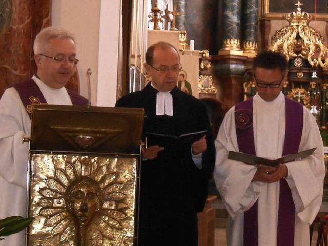Mnsterpfarrer Peter Berg (von links),...enzl von der altkatholische Gemeinde.   | Foto: Brugger