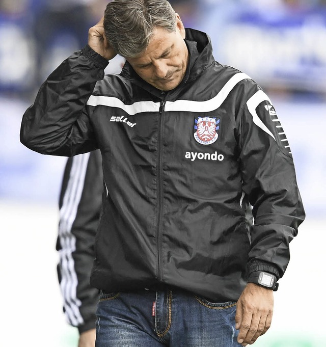 Frankfurts Trainer Falko Gtz   | Foto: DPA
