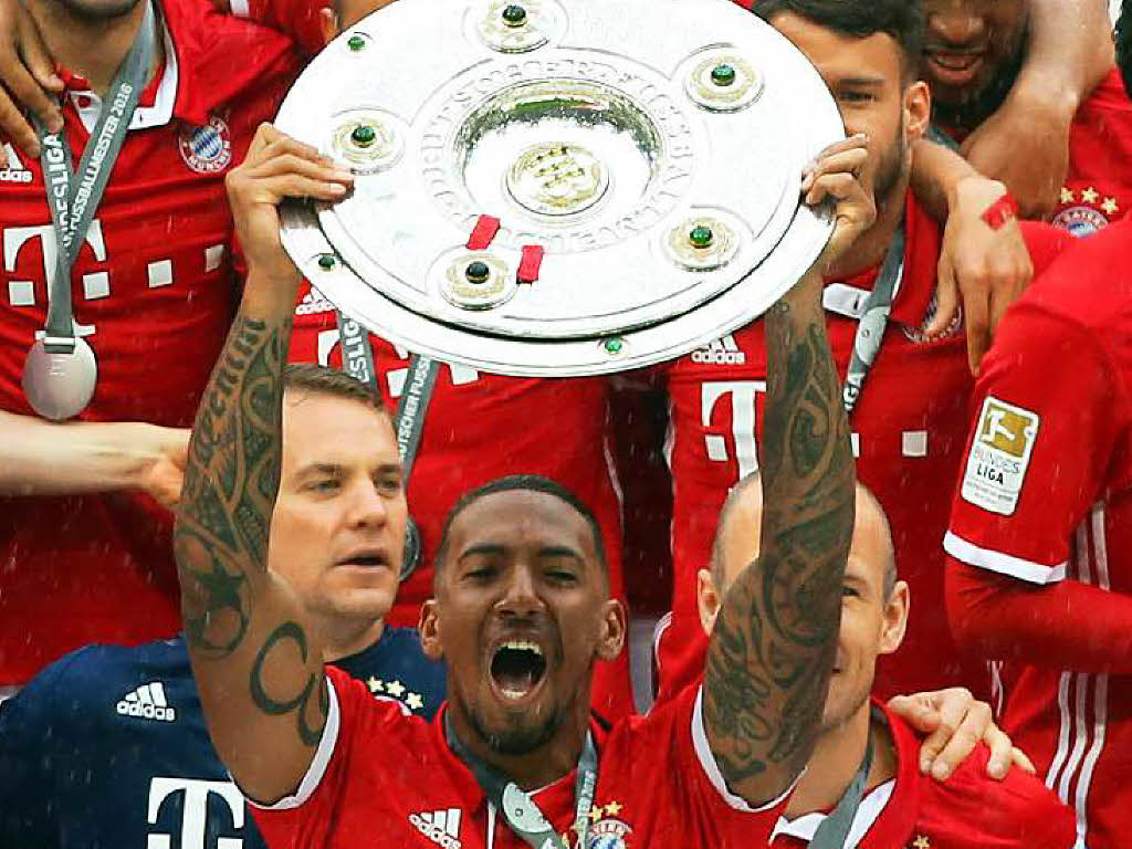 Die Defensive: Mit Jerome Boateng (mitte) vom FC Bayern Mnchen