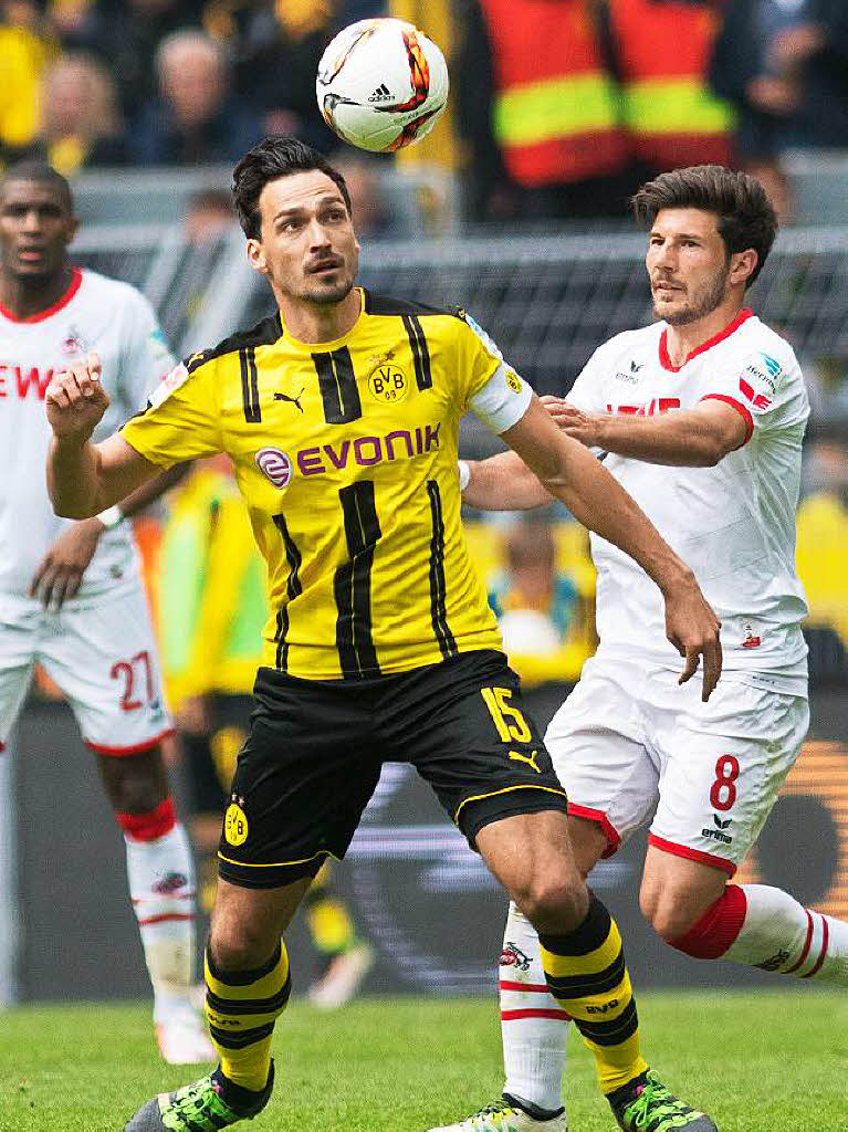 Defensive: Mats Hummels (mitte) von Borussia Dortmund