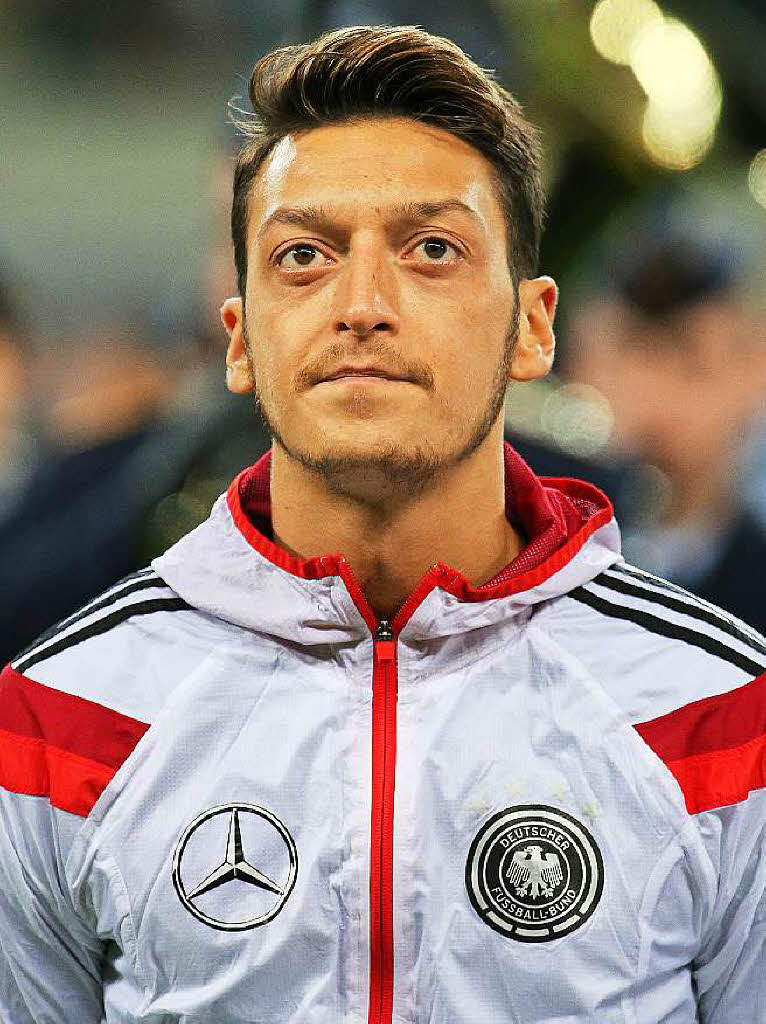 Mittelfeld und Angriff: Mesut zil von Arsenal London