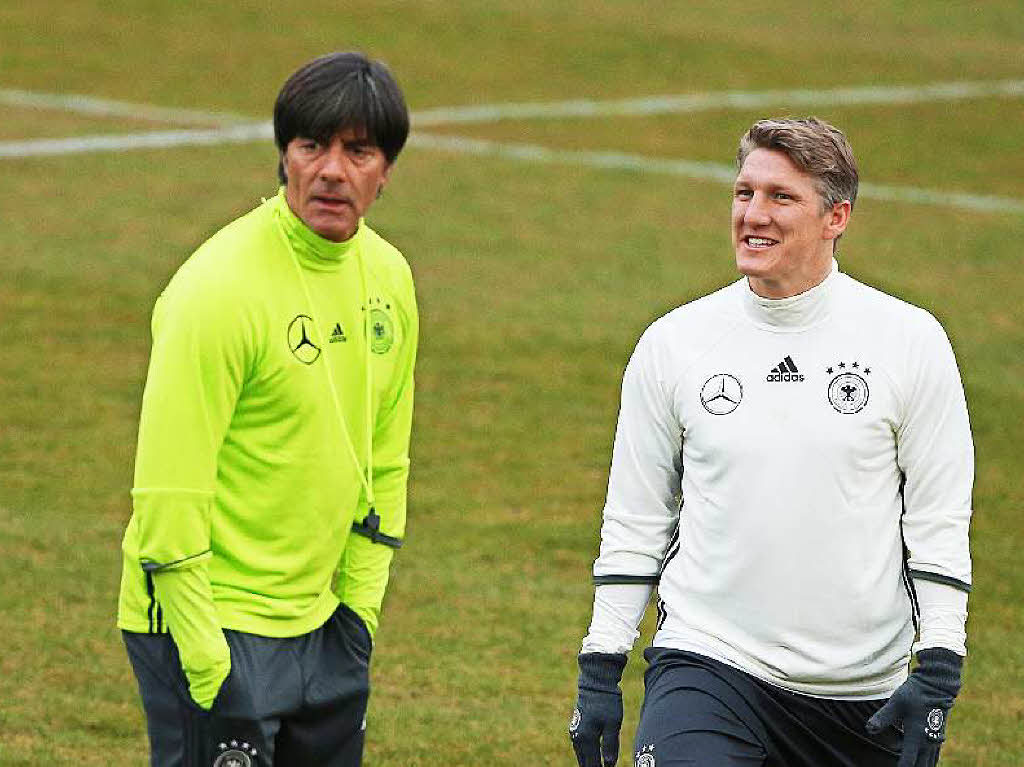 Mittelfeld und Angriff: Heier Kandidat fr den Kapitnsposten ist Bastian Schweinsteiger (rechts) von Manchester United.