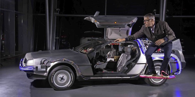 Stilecht auf dem Hoverboard: Marcus Stterlin mit seinem DeLorean  | Foto: Privat