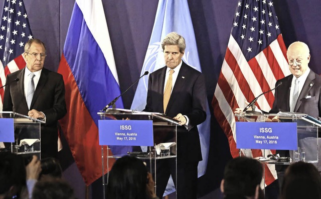 Pressekonferenz nach dem Treffen in Wi...sandte Staffan de Mistura (von links)   | Foto: AFP