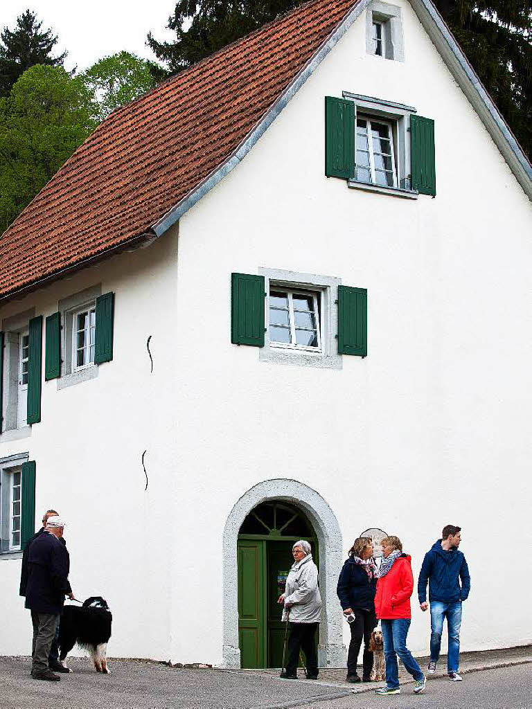 Ernst Albert fhrte am Mhlentag die zahlreichen Besucher durchs Mhlenmuseum in Boll. Das Wanderwetter nutzten die Gste auch fr eine Erkundung der schnen Ecken im Dorf.