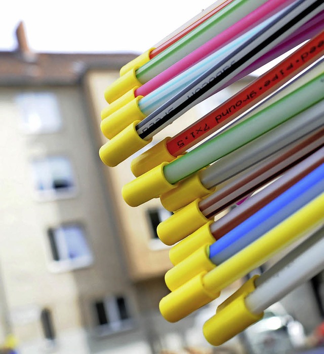 Der Breitbandausbau in Heitersheim wir... an Leerrohren weiter vorangetrieben.   | Foto: Symbol-Foto: DPA