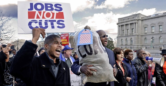 Jobs statt Sozialabbau forderten diese...ngton. Sie scheinen Gehr zu finden.    | Foto: dpa