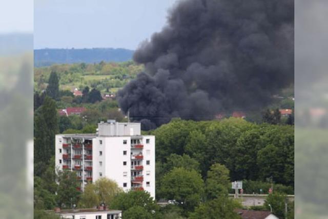 Feuer in Betzenhausen - mehrere Wohnwagen brennen
