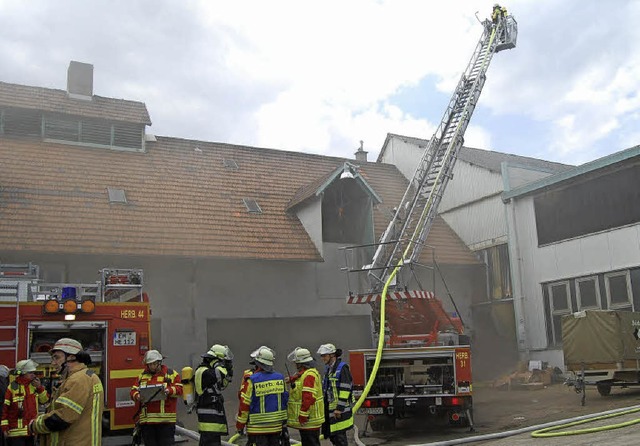 Hoher  Schaden entstand beim Brand einer Trafoanlage in Herbolzheim.  | Foto: Feuerwehr Herbolzheim
