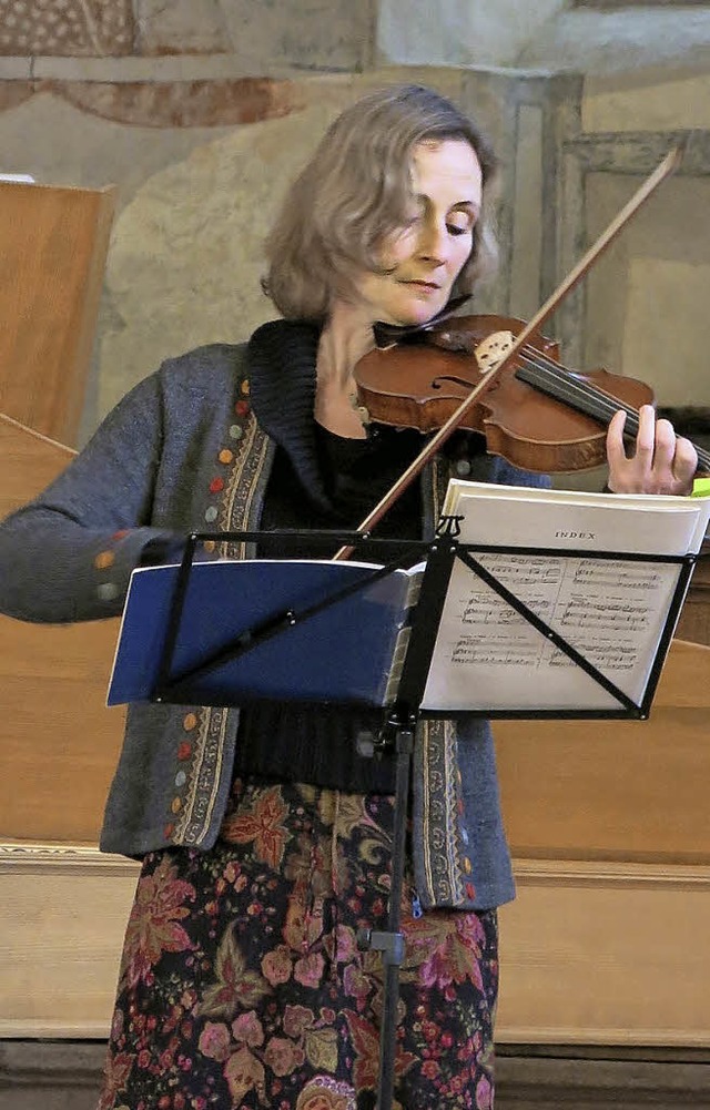 Die Violinistin Maria Eisenburger spie... der Michaeliskirche in Niederrotweil.  | Foto: Mller