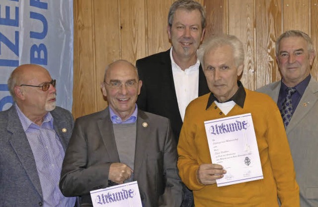Geehrt fr 50 Jahre Mitgliedschaft im ...orsitzende Harald Baldinger (rechts).   | Foto: privat