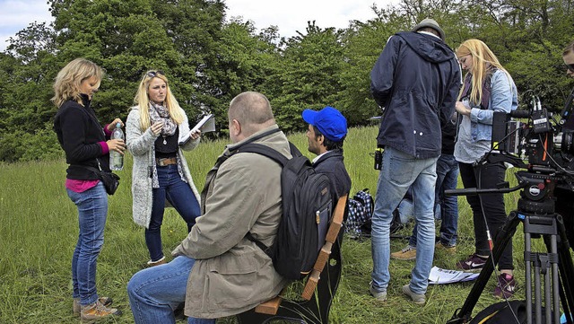 Filmproduktion in Endingen: Daniela Gl...ite von links) gibt Regie-Anweisungen.  | Foto: Christel Hlter-Hassler