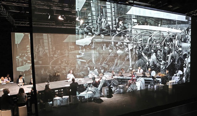 Geschichtsaufarbeitung auf der Bhne: ...2;Stolpersteine Staatstheater&#8220;    | Foto: Rob Moonen