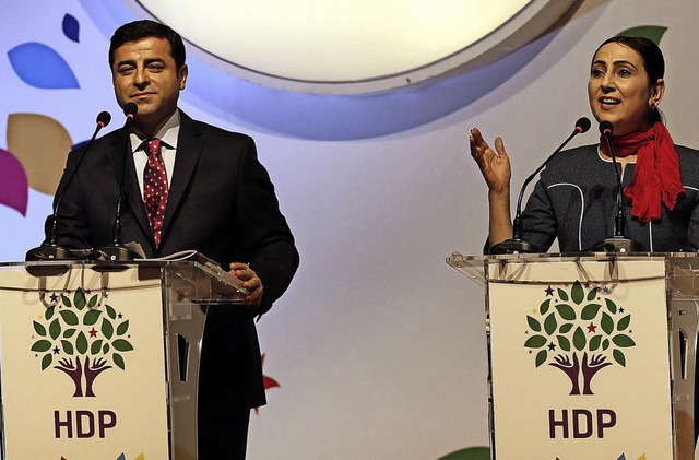 Die HDP-Politiker Selahattin Demirtas und Figen Yksekdag   | Foto: DPA