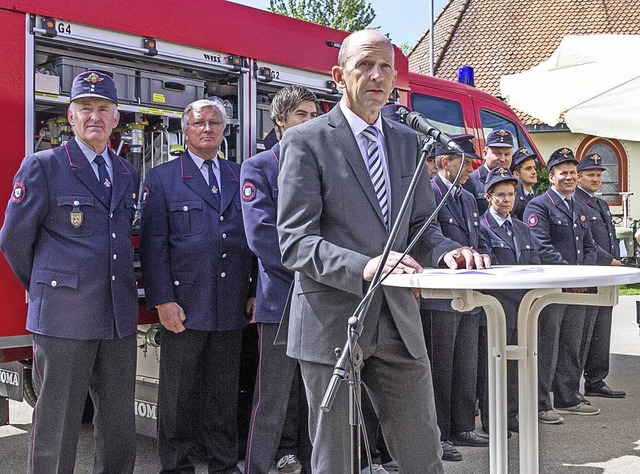 Fahrzeugweihe in Staufen: Brgermeiste...eisbergreifend im Einsatz sein wird.   | Foto: Seifried