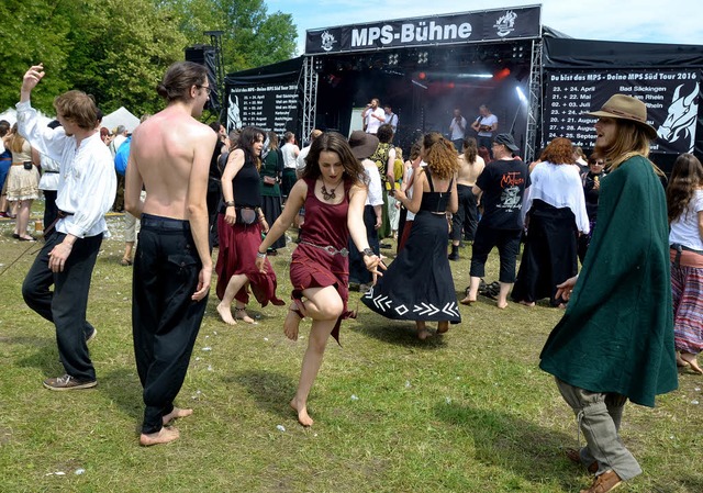 Musik, Tanz und gute Laune gehren ein...ittelalterlich Phantasie Spectaculum.   | Foto: Jochen Fillisch